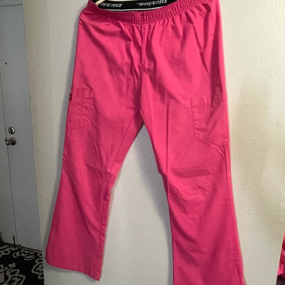 Dickies Scrubs Set, Barely used. Size Small. Top & bottom - Picture 3 of 6